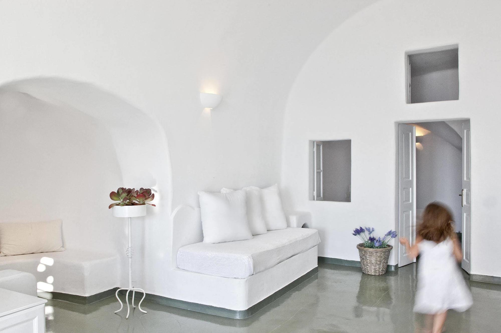 Cliff Side Suites Fira  Ngoại thất bức ảnh